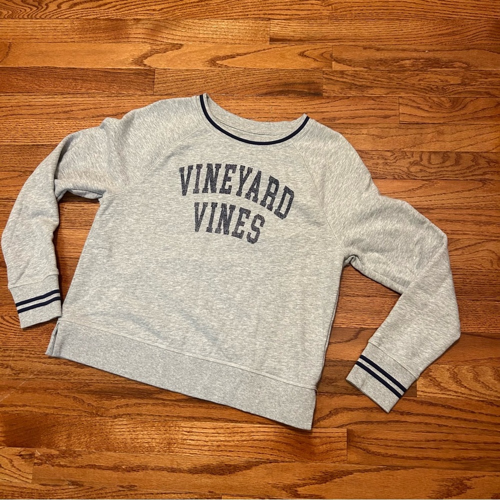 VINEYARD VINES Adults size S Sweatshirt